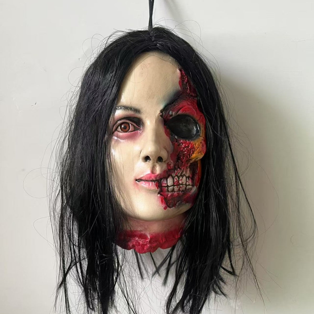 Life-Size Severed Head Horror Prop - Realistic Gory Decapitated Doll for Haunted Houses, Escape Rooms, and Halloween Bar Decor - Professional Grade Slasher Movie Atmosphere Prop